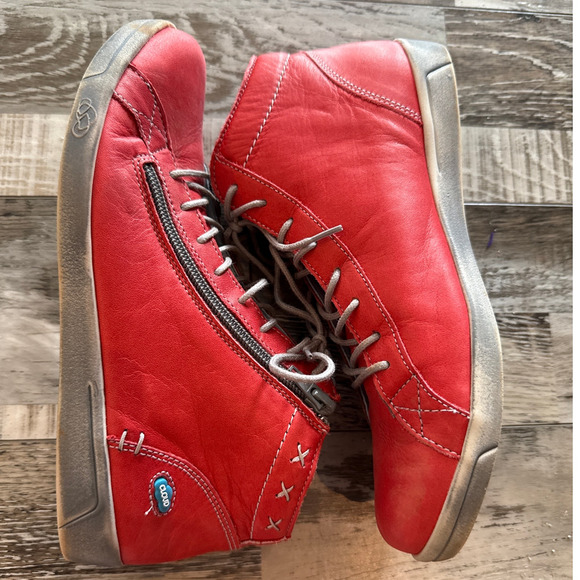 Cloud Aika Womens High Top Sneaker Shoe Red Leather 7.5 Comfort Easy On Side Zip - Picture 9 of 13